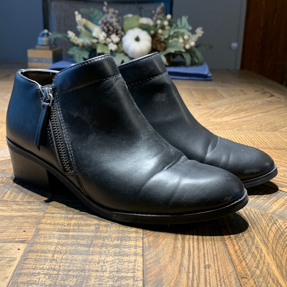 Size 8 1/2 wide Time and True ankle boots in black